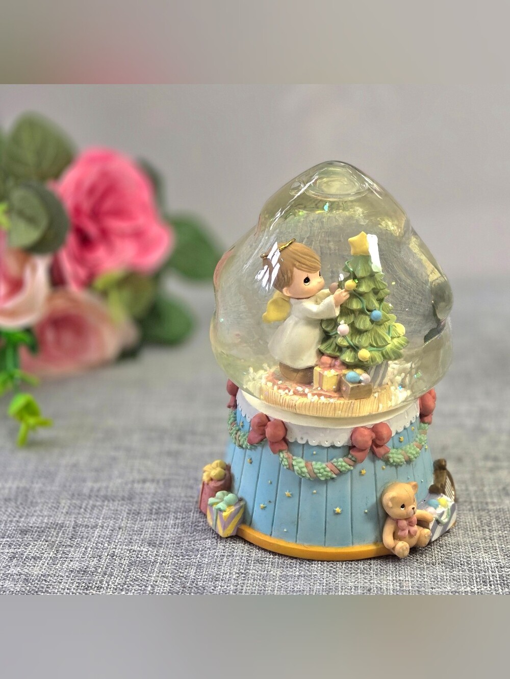 Vintage Precious Moments "O Tannenbaum" Musical Snow Globe Tree Shaped Waterball